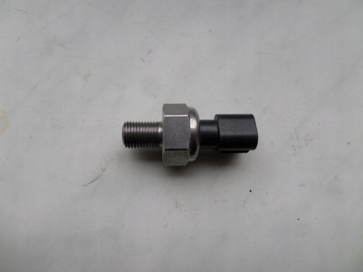 фото №1, Датчик давления планки впрыскивающая топлива toyot avensis t25 2.0 vvti клапан