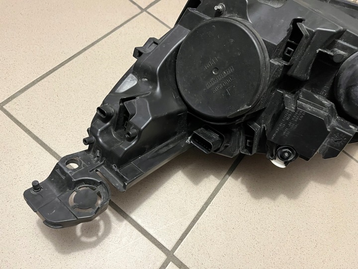 фото №14, Peugeot 308 p-308 ii 2 t9 13- лампа передняя перед правая