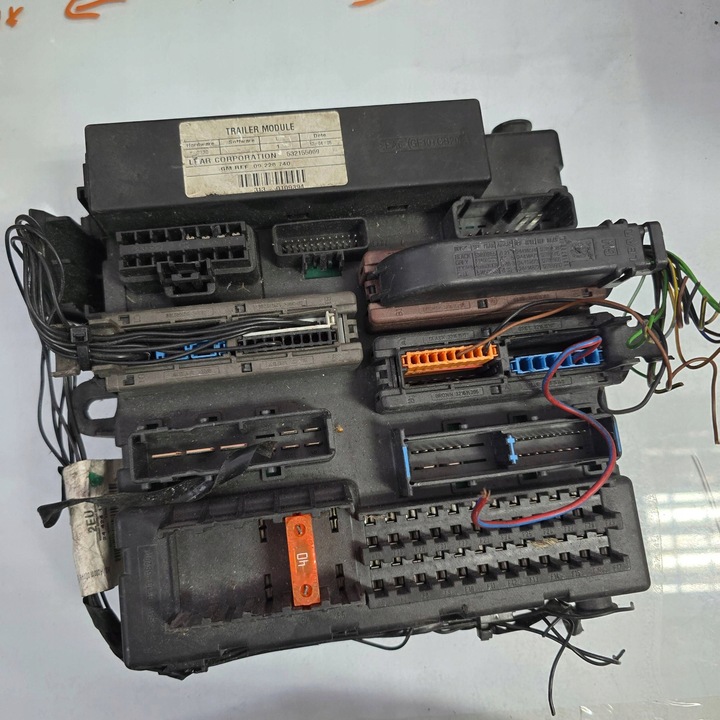 фото №1, Opel vectra c 13125485 рамка / модуль запобіжників