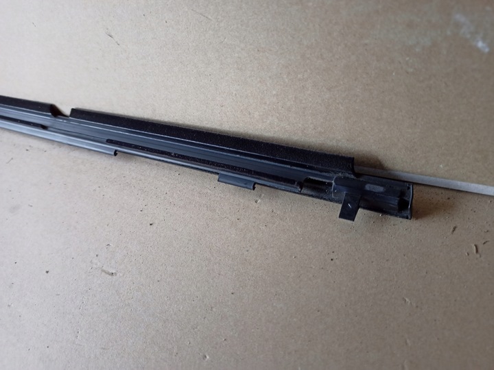 фото №6, Планка скла двері права задня toyota rav4 ii 00-