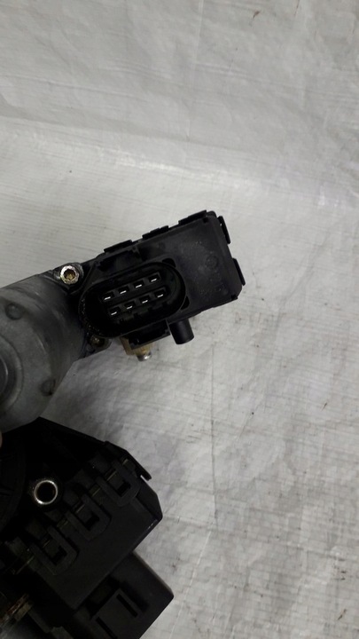 фото №10, Audi a4 моторчик стёкла левый перед 0130821787