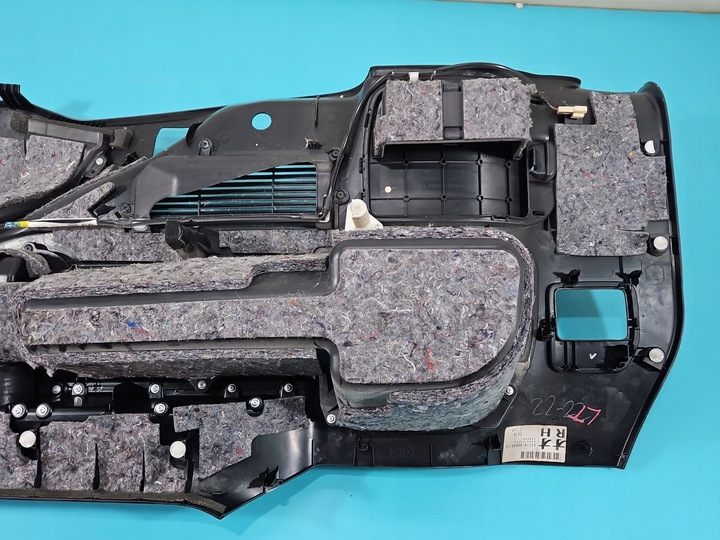 фото №11, Обивка багажника правая боковина toyota land cruiser 200 j200 07-