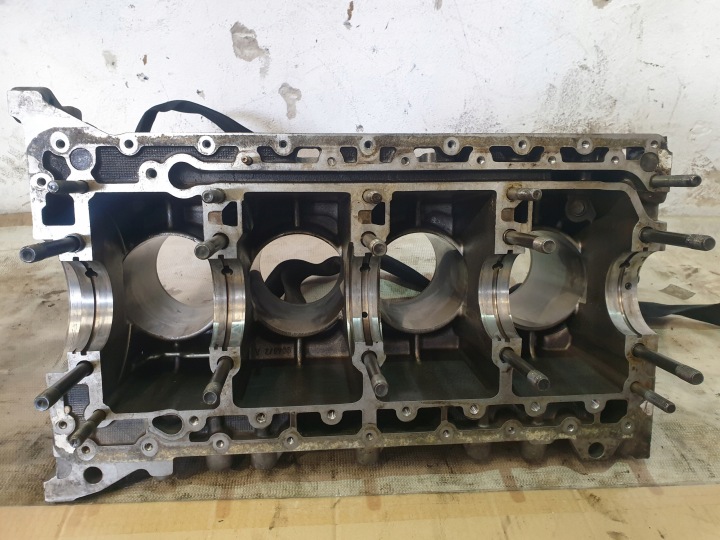 фото №9, Блок  двигуна 944101108r porsche 944 2.5 b m44/40