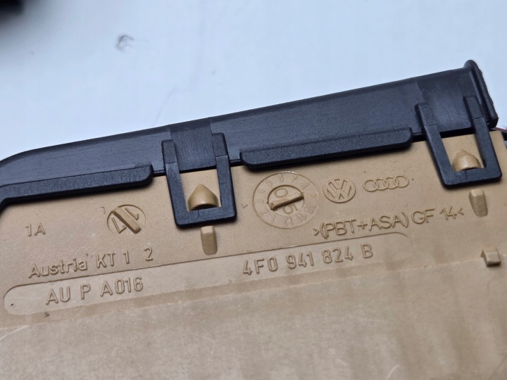 фото №10, Audi a6 c6 коробка предохранителей крепление 4f1971845a
