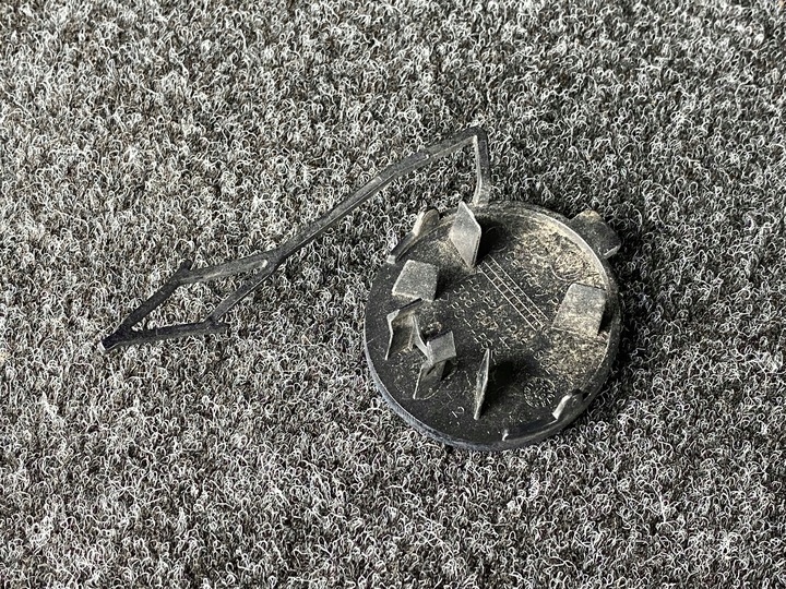 фото №2, Vw arteon заглушка фаркоп бампера зад 3g8807441