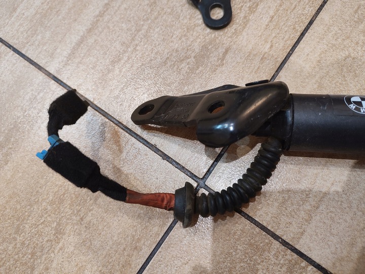 фото №11, Амортизатор телескоп крышки багажника зад левый правые bmw x1 f48