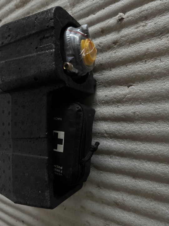 фото №1, Audi q7 4m0012109 пенополистирол багажника аптечка клей do колёса уплотнительный