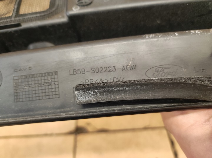 фото №9, Панель под лобовым стеклом пластиковый левая explorer vi 6 eu