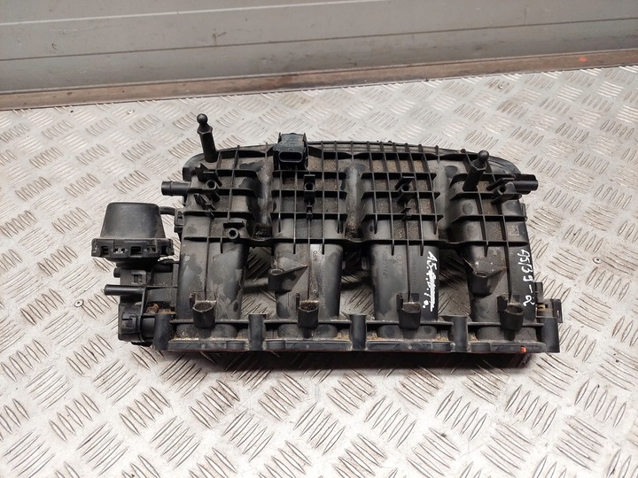 фото №5, Audi a5 2.0 tfsi 06l133201 з спереду колектори впускний