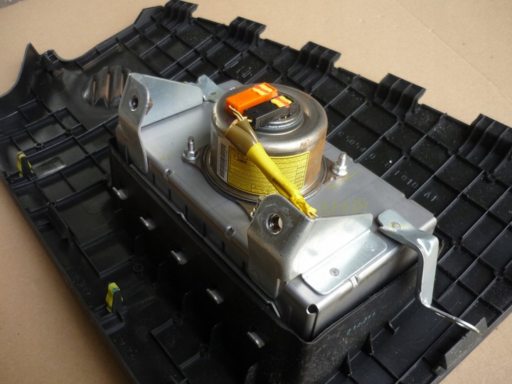 фото №11, Подушка пассажира заглушка corolla verso ii 04-09