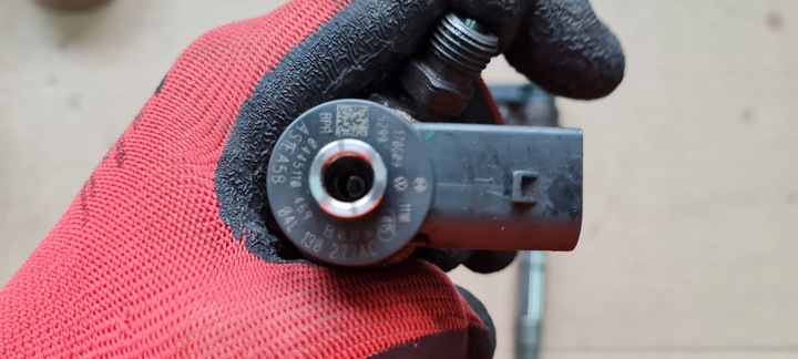 фото №9, A4 b9 8w інжектор пального 2.0 tdi 04l130277ac a5