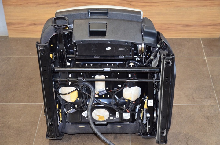 фото №14, Audi sq5 8r сиденья диван светло чёрная кожа