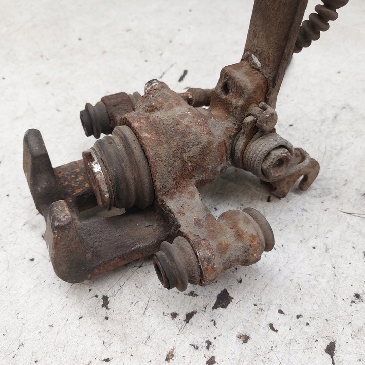 фото №6, Kia carens ii 2 супорт гальмівний праві зад чавунний