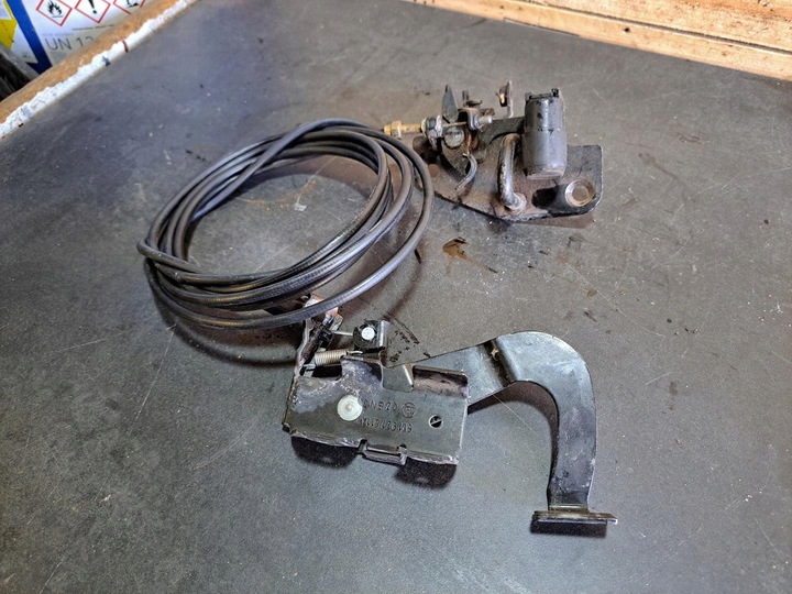 фото №7, Автомобиль skoda fabia i 1.2 универсал замок капота перед передний оригинал kpl