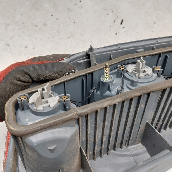 фото №12, Toyota yaris verso лампа права задня eu