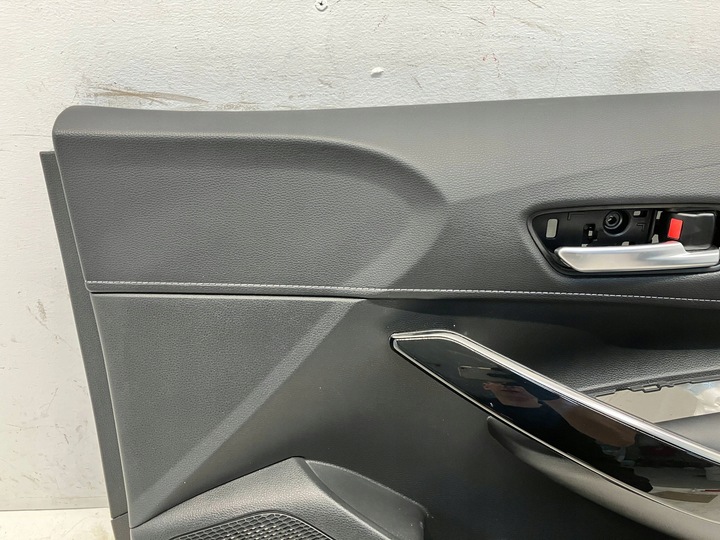 фото №3, Corolla e21 боковина обивка дверь передних правые перед кожа led