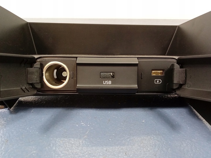 фото №8, Kia ceed iii розетка usb 12v полка 84681-j7000