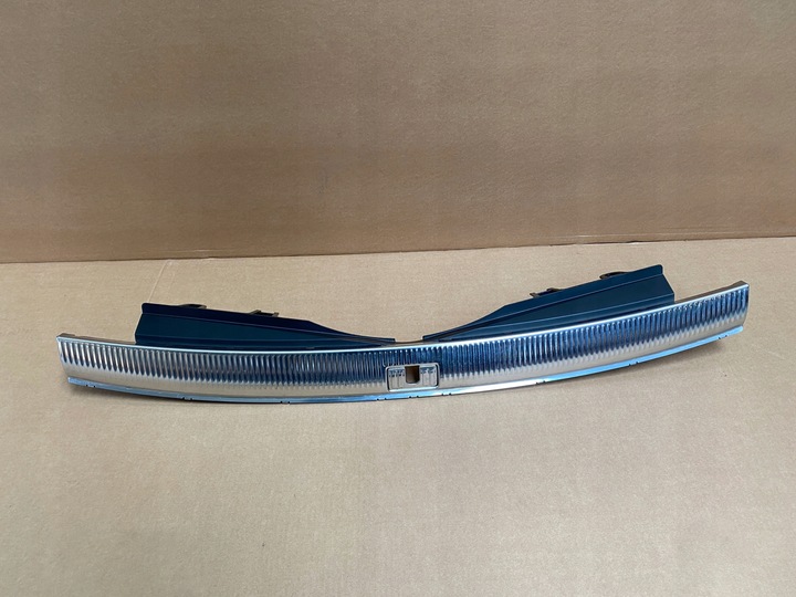 фото №1, Audi q7 4l защита ремня багажника 4l0864483a