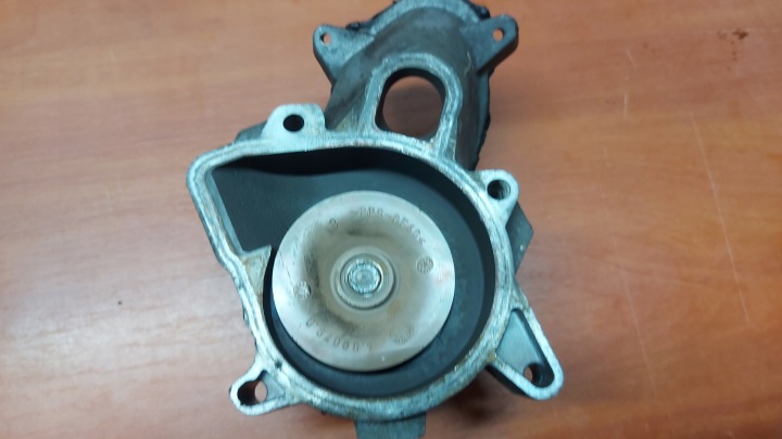 фото №10, Водяна помпа  bmw 5 e60 e61 525d 530d