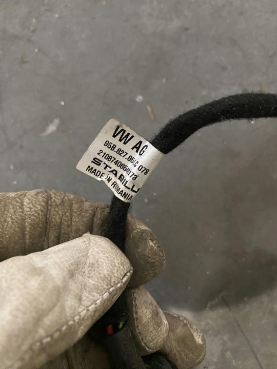 фото №5, Porsche macan 95b амортизатор крышки 95b827851c