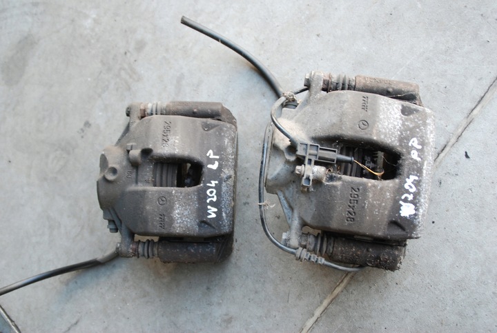 фото №1, Супорт гальма l / p перед mercedes c клас w204 рестайлінг