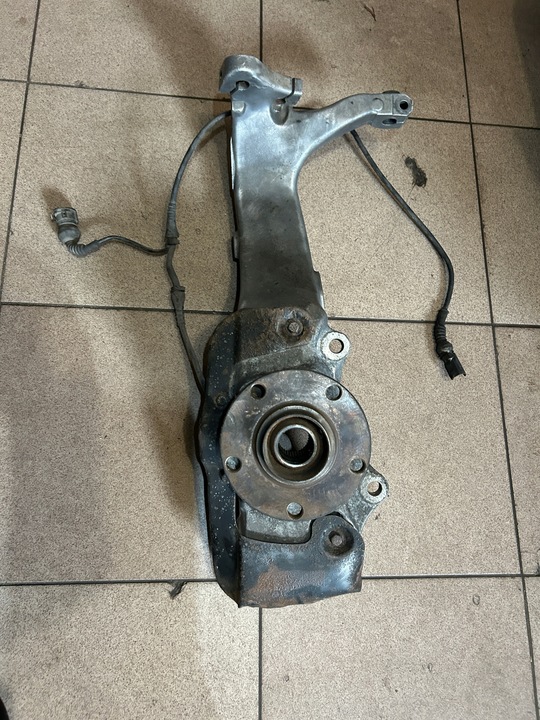 фото №1, Ступиця поворотна опора лівий перед audi a8 d2 2.5 2.8 3.7 4.2 рестайлінг 99-02