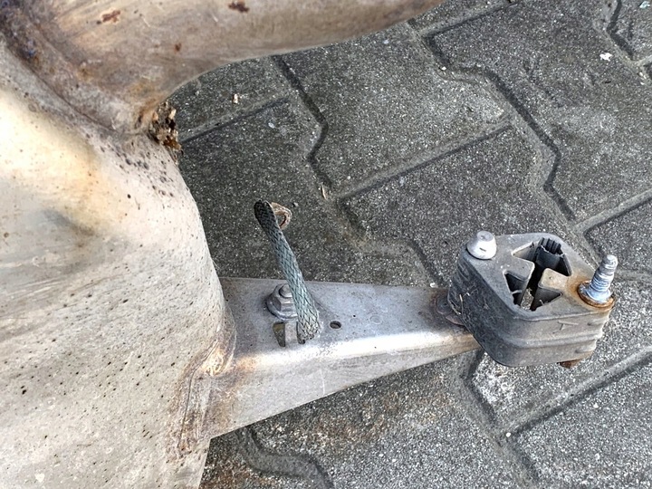 фото №10, Глушитель выпускной bmw f06 7628070 4.4 449km 12-18 выхлоп