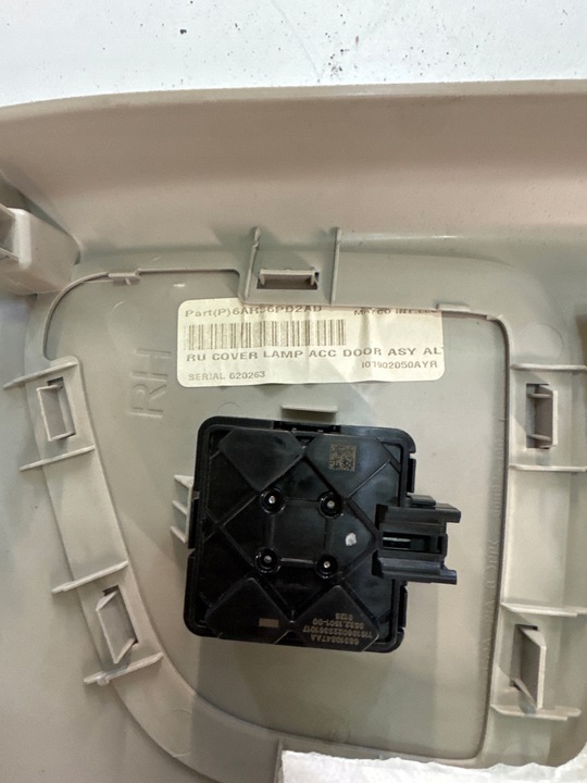 фото №7, Обшивка захист кришки багажника боковина рамка chrysler pacifica 2017 - 2021