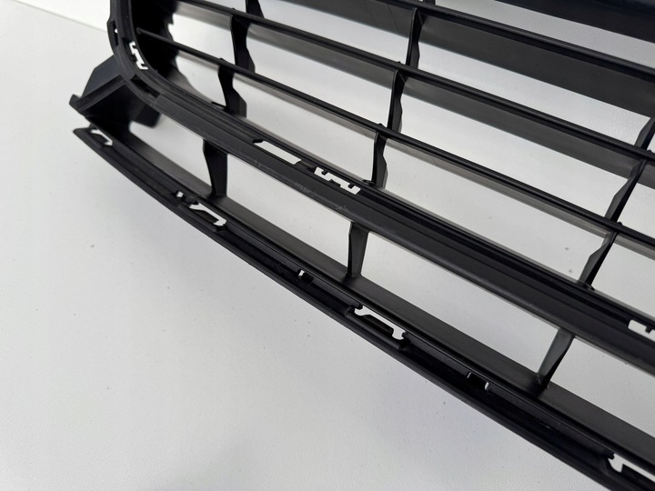 фото №6, Renault megane iii рестайлинг решётка бампера средняя перед 622547366r