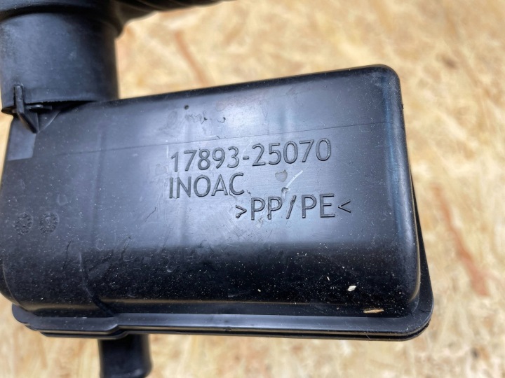 фото №13, Заборщик воздуховод трубка  труба воздуха toyota rav4 v 17893-25070 2018-