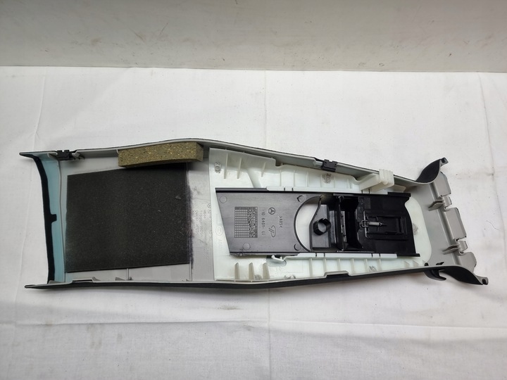 фото №10, Mercedes w218 combi захист стійка лівого алькантара