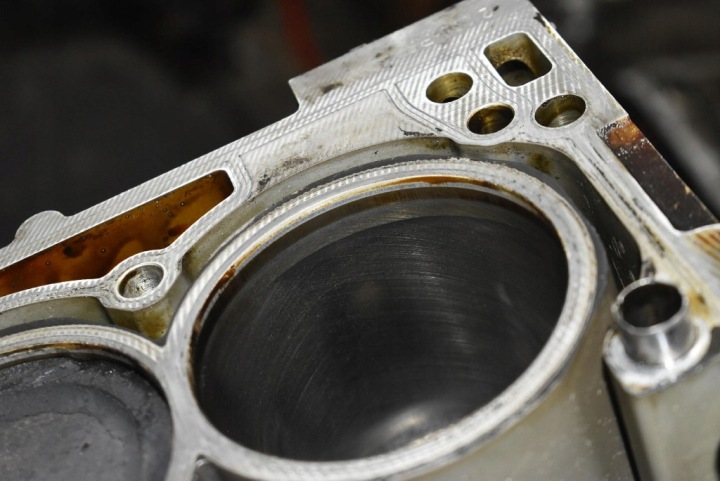 фото №10, Блок управління (оригінал) низ двигуна вал azq vw polo 4 iv 9n 1.2 12v 64 km 01-05