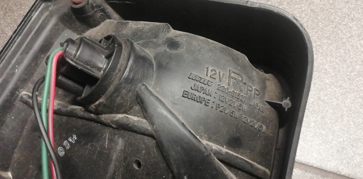 фото №8, Mazda 323 bf фара задняя правая 220-61527
