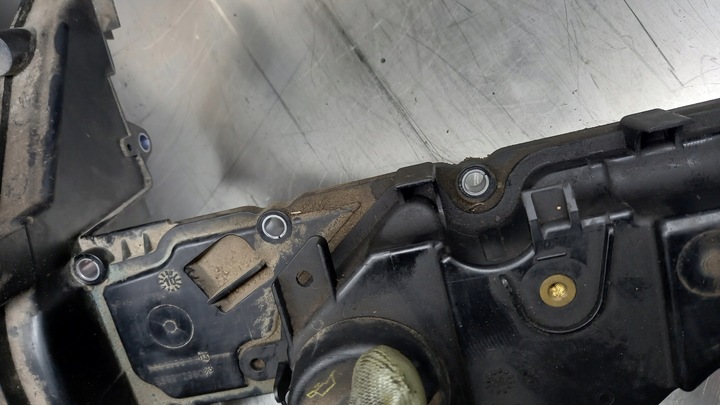 фото №7, Кришка клапанів 9689112980 volvo s40 v50 1.6 hdi d2 115km