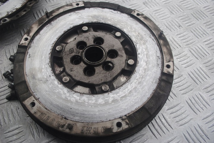 фото №8, Сцепление колесо двухмассовый механическая коробка передач audi a4 b7 2.0 tfsi