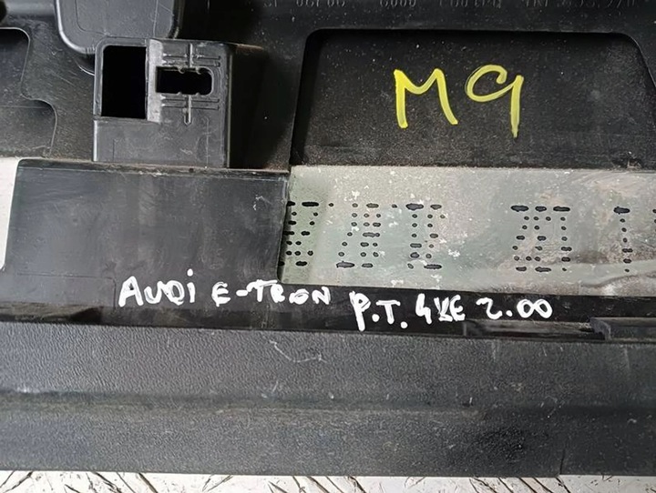 фото №9, A9 audi e-tron планка двері права зад 4ke853970