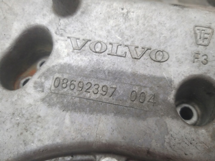 фото №14, Кришка клапанів 2.4 d5 163km d5244t volvo v70 ii xc70 s60 s80 xc90 08692397