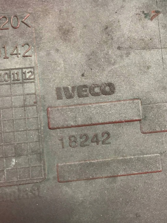 фото №8, Iveco eurocargo 130 10- заглушка бампера права 504273184