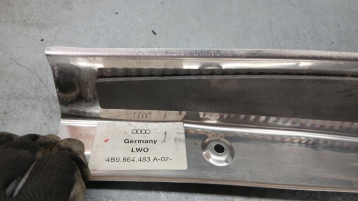 фото №13, Молдинг багажника audi a6 c5 1.9tdi универсал 03r 4b9.864.483