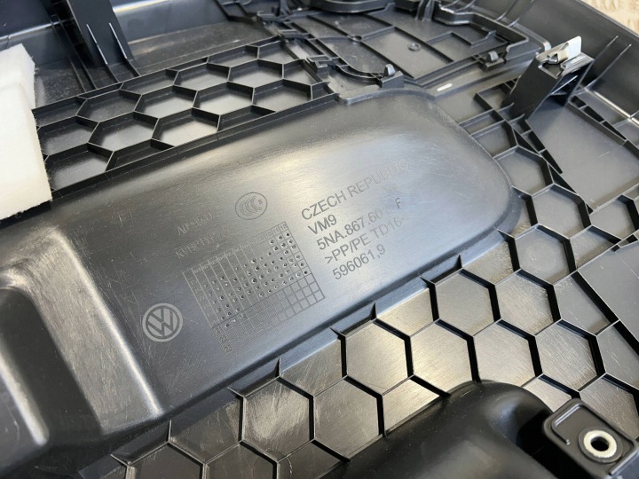фото №10, Volkswagen tiguan карта крышки багажника 5na867601f