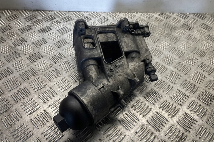 фото №8, Кріплення фільтра масла bmw 1 e87 7797392 2.0l дизель 105kw 2009