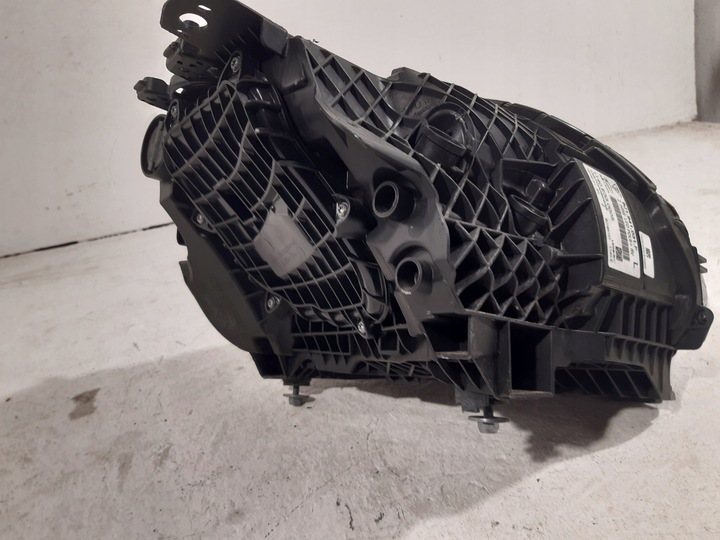 фото №10, Porsche taycan 9j1 лампа левая полный led левый