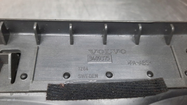фото №7, Решітка повітропровід права volvo s60 v70 ii 3409375