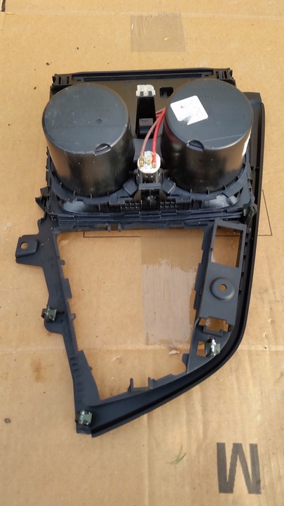 фото №10, Рамка туннеля держатель bmw f30 f32 f36 рестайлинг 9323675