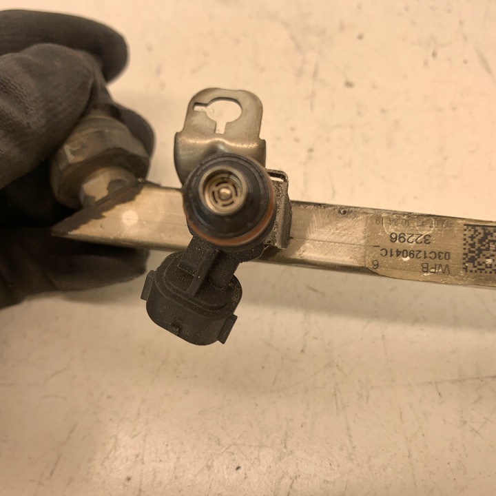 фото №9, Комплект инжекторов 4szt планка впрыскивающий vw passat b7 3a 1.4 tsi cdg 12r