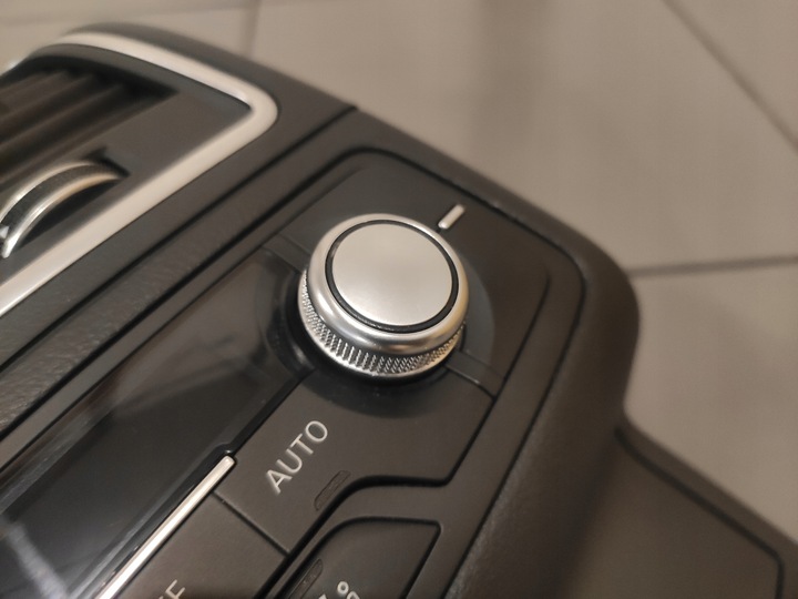 фото №10, Audi a7 4g 4g8 рестайлінг захист консолі середньої зад решітка повітропровід ідеальна