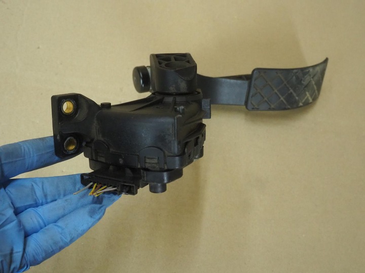 фото №16, Потенциометр педаль газа vw passat b5 audi a6 c5 8d1723523a