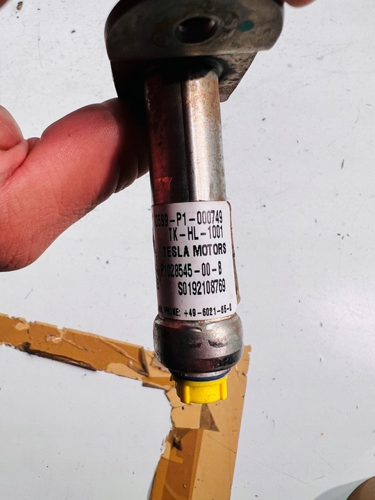 фото №7, Патрон / заряд піротехнічний капота лівий праві p1028545 tesla модель s x 12-