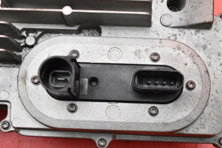 фото №8, Блок управления  модуль акумулятора 32300277 volvo v60 2 ii 2.0 b5 250 km 18-21
