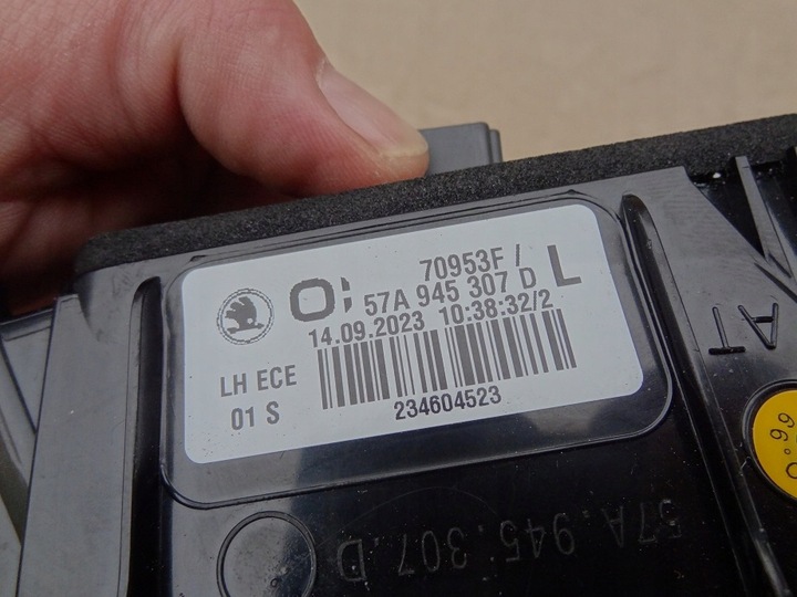 фото №9, Комплект ліва права лампа кришка зад 57a945307d 57a945308d skoda karoq рестайлінг